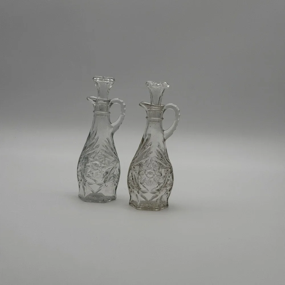 Vintage Clear‎ Pressed Glass Starburst Cruet Set with Stoppers Set of 2 7 inch